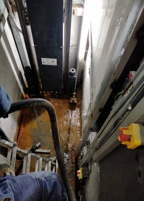 Achique de agua y vaciado del fosos del ascensor